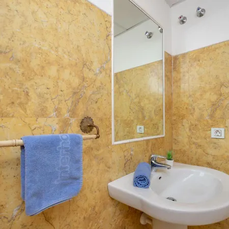 Las Adelfas Apartment *